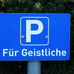 ARCHE-Foto Keltern-Weiler Parkplatz für Geistliche