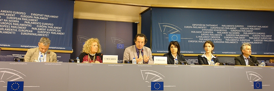 Europäisches Parlament. Pressekonferenz. Unter Leitung von Philippe Boulland. Mit Cristina Muscardini. Niccolò Rinaldi.