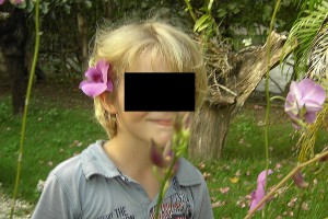 Erholt sich. Genießt. Das gesunde Klima. Die Blumen. Das Meer und seinen Vater. Der Sohn. Foto: Leihgabe