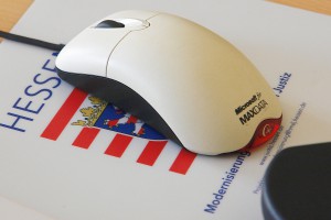 Auf dem mousepad steht: Modernisierung der Justiz. Wie wird also das Urteil ausgehen ?  