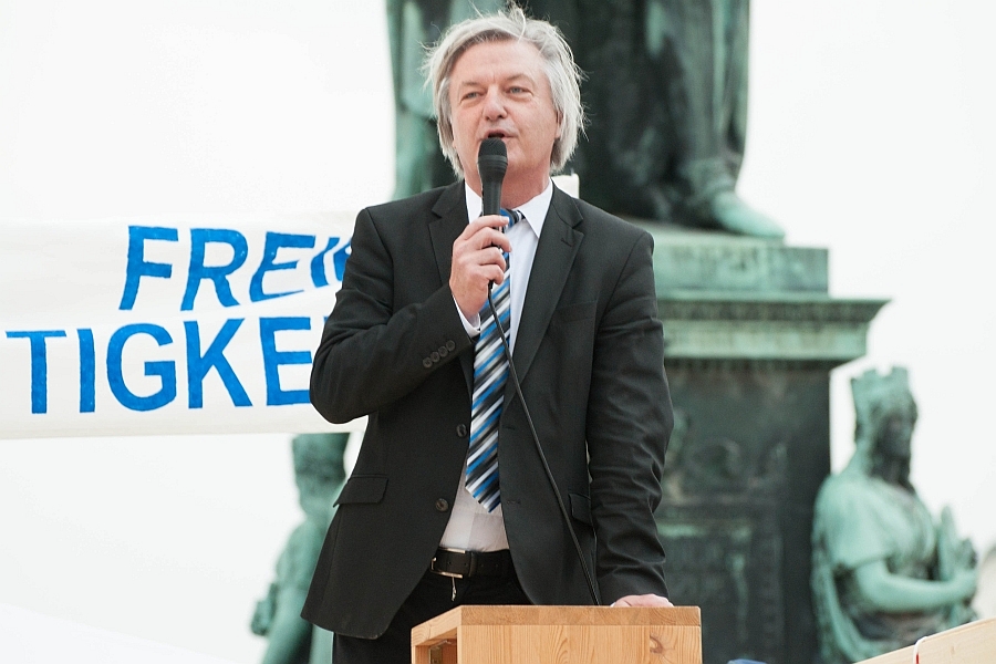 Jürgen Elsässer. Spricht auf der 5. KARLSRUHER FRIEDENS-PROKLAMATION am 16. Juni 2014.