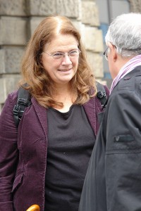 Jutta Ditfurth vor dem Landgericht I in München. 