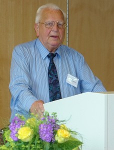 Prof. Dr. Wolfgang Klenner. Beim Vortrag an der Universität in Lüneburg.