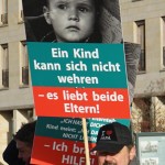 Die Krallen der Jugendämter rauben die Kinder aus ihren Nestern.